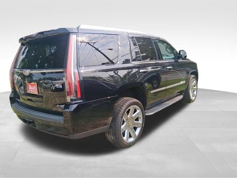 Used 2017 Cadillac Escalade Luxury AWD/4WD image 4