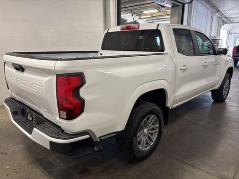 Used 2024 Chevrolet Colorado LT RWD image 4