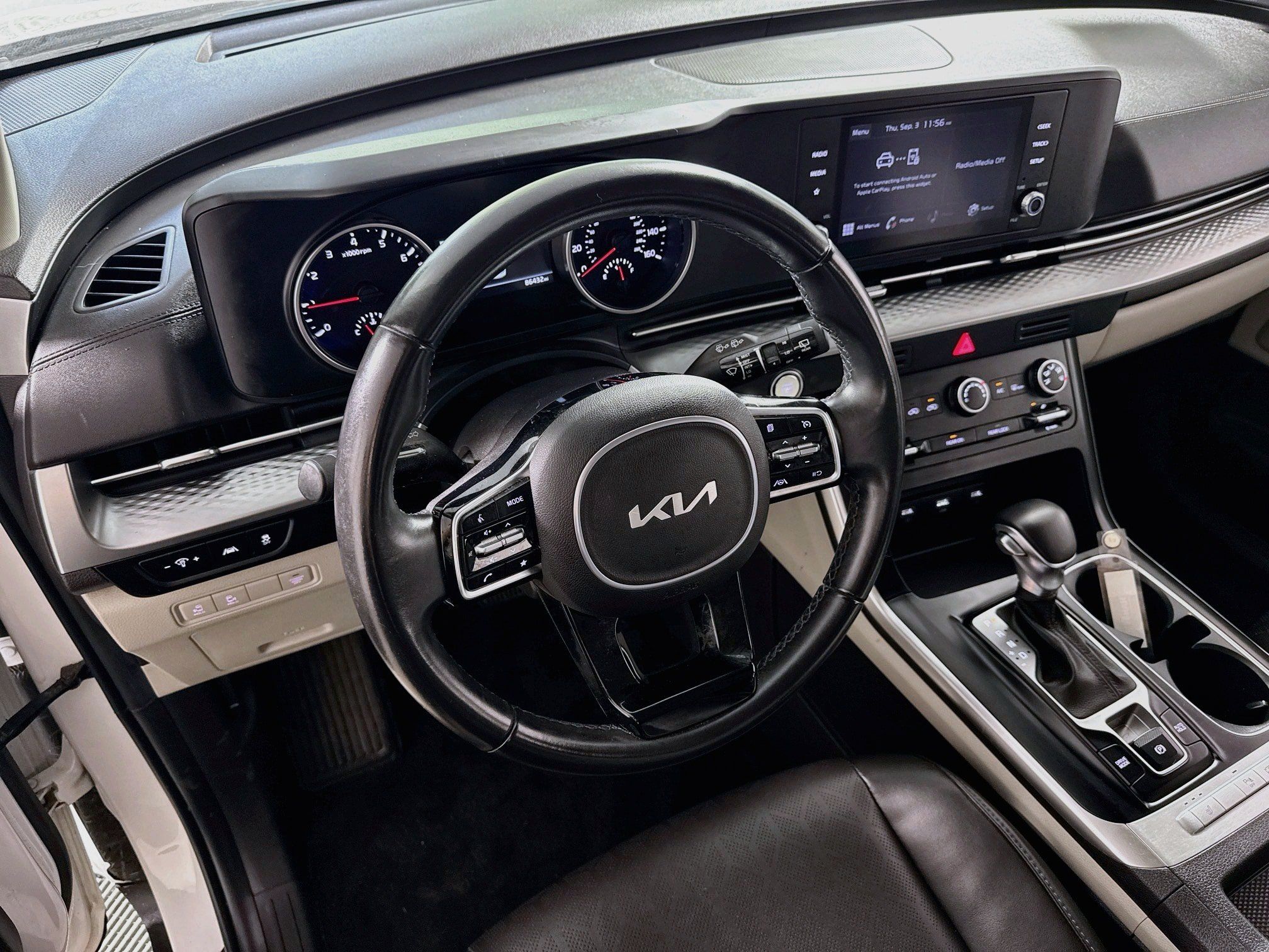 Used 2022 Kia Carnival LX FWD image 24