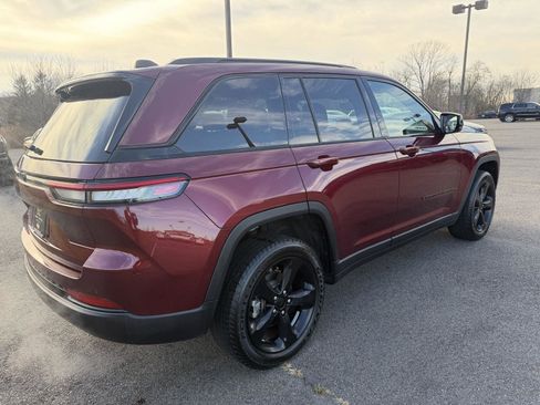 Used 2023 Jeep Grand Cherokee Altitude image 8