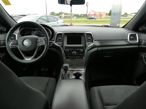 Used 2018 Jeep Grand Cherokee Laredo AWD/4WD image 20