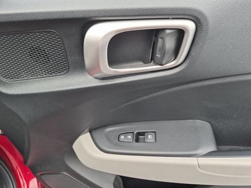 Used 2025 Hyundai Venue SEL FWD image 33