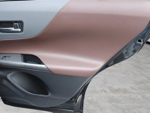 Used 2023 Toyota Venza Limited image 22