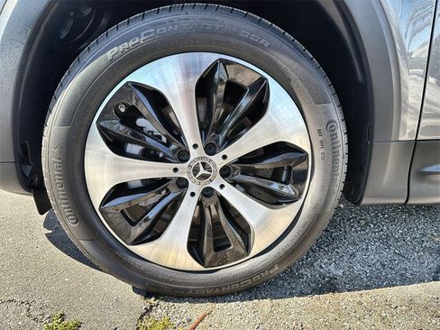 Used 2024 Mercedes-Benz GLB 250 GLB 250 w/ Driver Assistance Package image 19