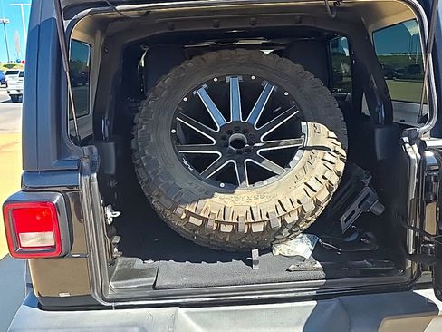 Used 2018 Jeep Wrangler Unlimited Sport S AWD/4WD image 11