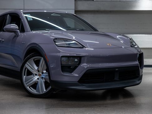 Certified 2025 Porsche Macan 4S Electric AWD/4WD image 15