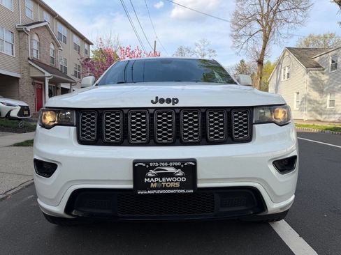 Used 2019 Jeep Grand Cherokee Altitude image 3