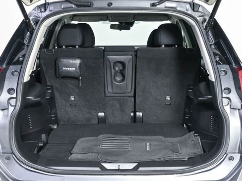 Used 2020 Nissan Rogue SV FWD image 29