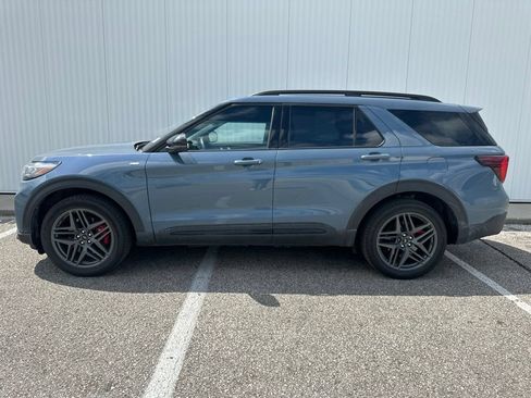 Used 2026 Ford Explorer ST-Line w/ ST-Line Street Pack AWD/4WD image 3
