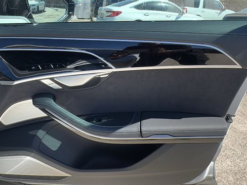 Used 2022 Audi S8 image 30