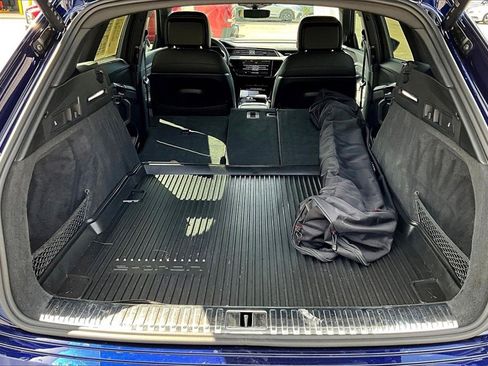 Certified 2023 Audi e-tron S Premium Plus w/ Black Optic Package image 15