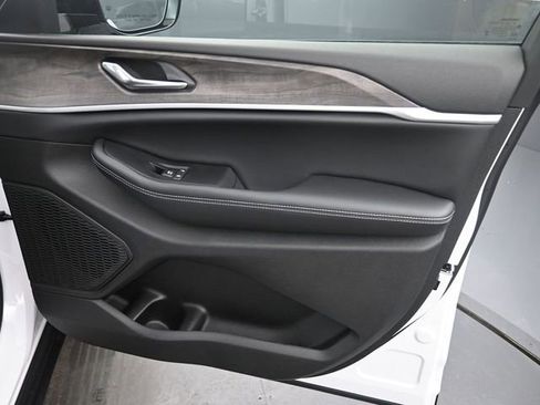 New 2026 Jeep Grand Cherokee Altitude image 20