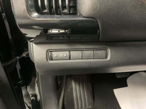 Used 2022 Nissan Pathfinder S AWD/4WD image 12