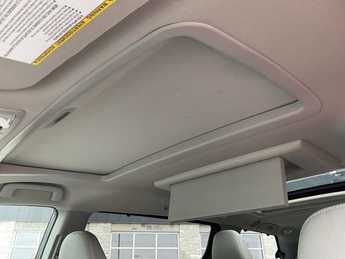 Used 2015 Toyota Sienna AWD image 26