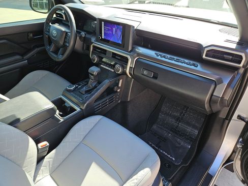 Used 2025 Toyota Tacoma SR5 image 29