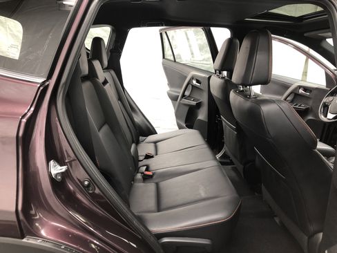 Used 2016 Toyota RAV4 SE image 9