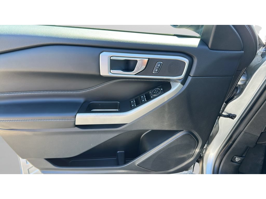 Used 2022 Ford Explorer XLT AWD/4WD image 16