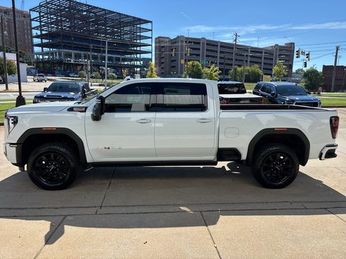 Used 2025 GMC Sierra 2500 AT4 w/ AT4 Premium Plus Package AWD/4WD image 5