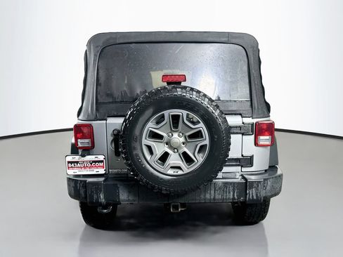 Used 2015 Jeep Wrangler Unlimited Rubicon AWD/4WD image 6