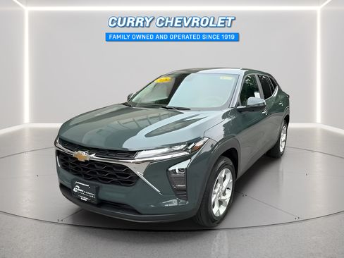 Used 2025 Chevrolet Trax LS w/ LS Convenience Package FWD image 3