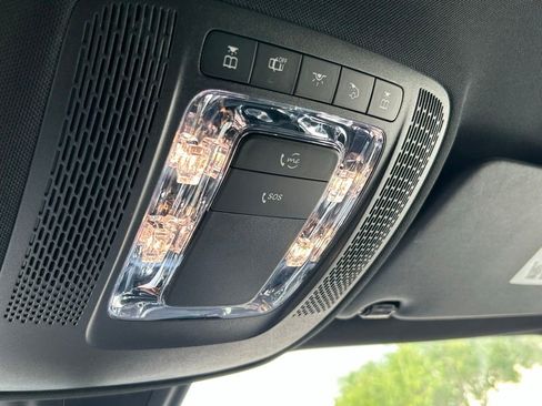 Used 2022 Mercedes-Benz GLB 250 w/ Premium Package Lite image 28