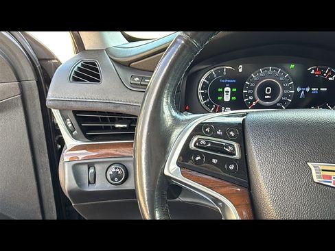 Used 2018 Cadillac Escalade Luxury image 13