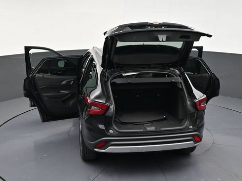 Used 2025 Chevrolet Trax LT FWD image 29