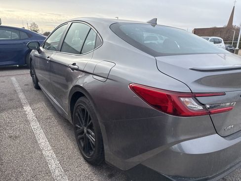Used 2025 Toyota Camry SE image 6