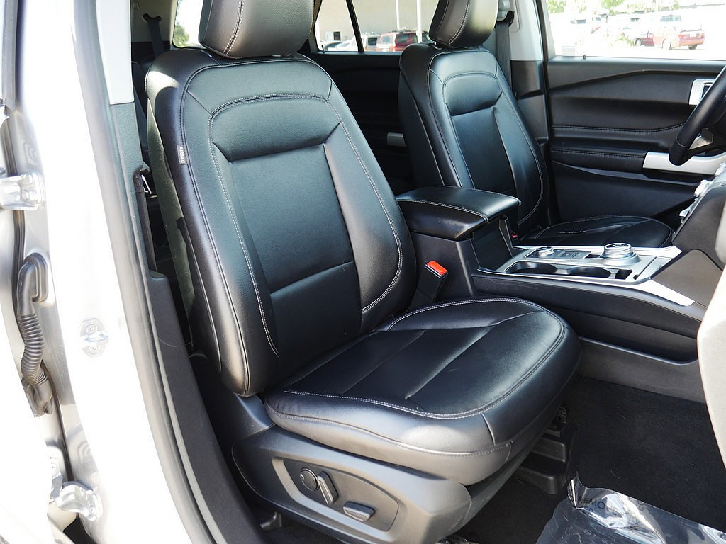 Used 2020 Ford Explorer XLT w/ Equipment Group 202A AWD/4WD image 66