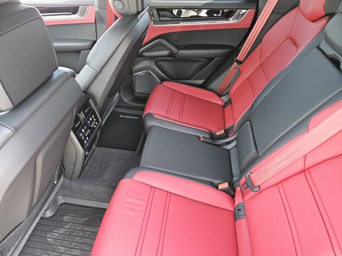 Certified 2026 Porsche Cayenne Turbo image 28