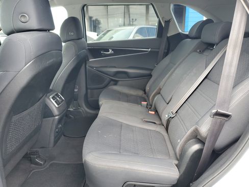 Used 2017 Kia Sorento LX image 26