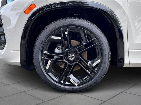 New 2026 Volkswagen Tiguan SE R-Line FWD image 11