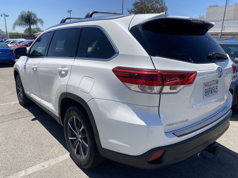 Used 2019 Toyota Highlander XLE w/ Carpet Mat Package (TMS) FWD image 10