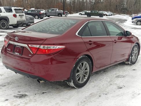 Used 2016 Toyota Camry SE image 5
