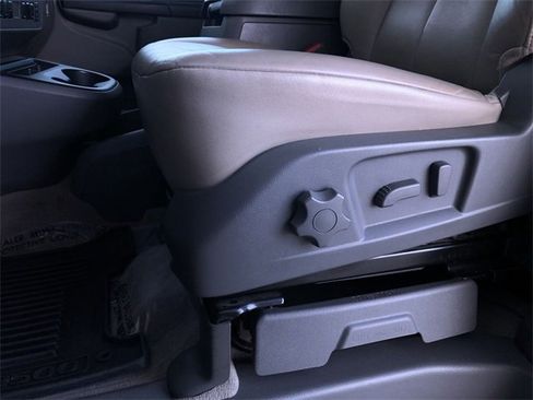 Used 2019 Nissan NV 3500 SL image 22