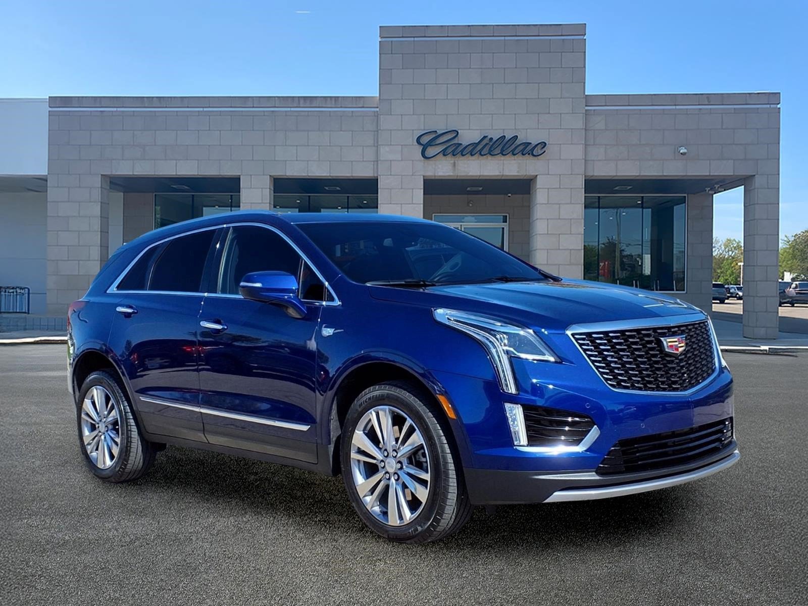 Used 2024 Cadillac XT5 Premium Luxury w/ LPO, Floor Liner Package AWD/4WD image 3