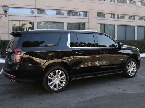 Used 2023 Chevrolet Suburban High Country AWD/4WD image 6