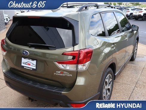 Used 2023 Subaru Forester Premium AWD/4WD image 6