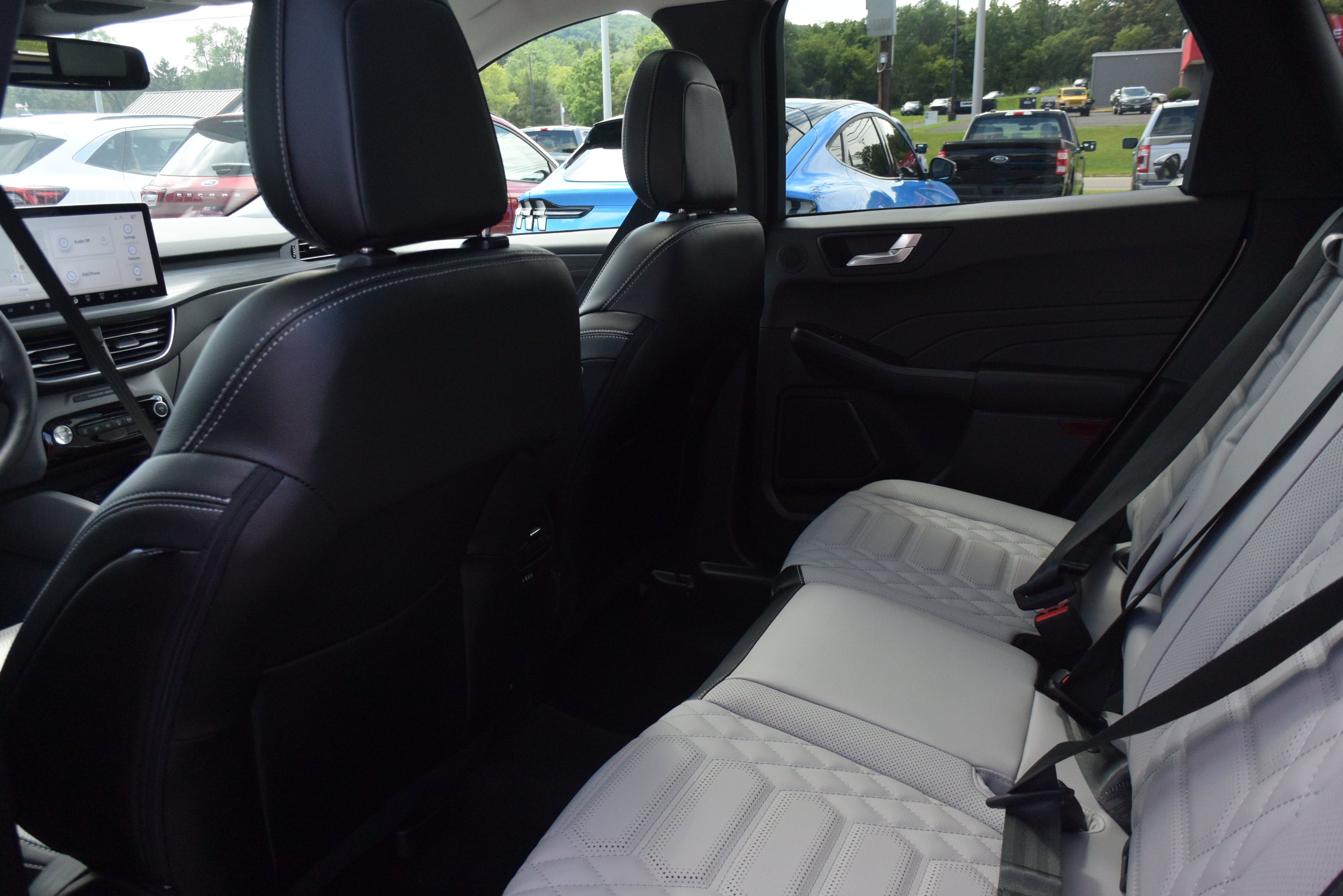 Used 2023 Ford Escape Platinum w/ Premium Technology Package AWD/4WD image 15