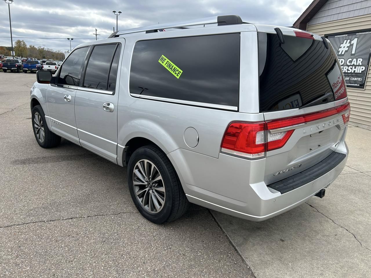 Used 2016 Lincoln Navigator L Select RWD image 7
