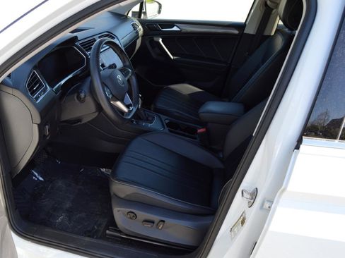 Used 2022 Volkswagen Tiguan SE image 10