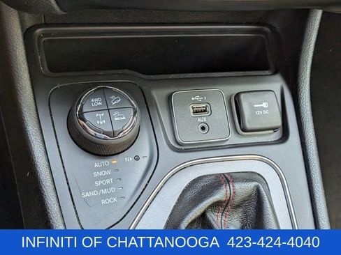 Used 2019 Jeep Cherokee Trailhawk AWD/4WD image 16