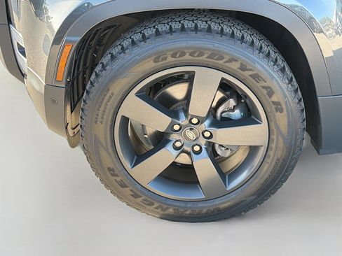 Used 2024 Land Rover Defender 110 S image 42