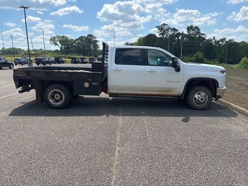 Used 2022 Chevrolet Silverado 3500 LT w/ Remote Start Package image 3