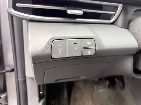 Used 2023 Hyundai Elantra SE image 12