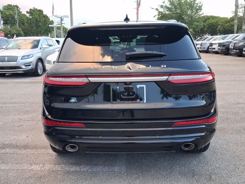 Certified 2023 Lincoln Corsair Reserve w/ Jet Appearance Package FWD image 4