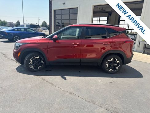 Used 2025 Kia Seltos S AWD/4WD image 4
