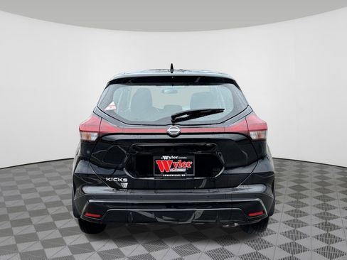 Certified 2025 Nissan Kicks Play S image 19