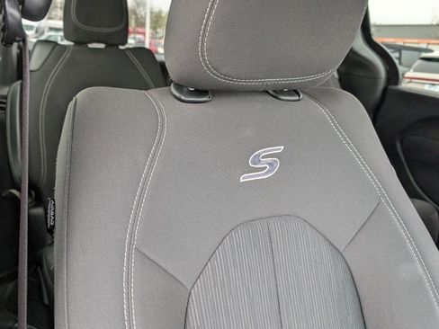 Used 2019 Chrysler Pacifica Touring Plus w/ Advanced Safetytec Group image 16