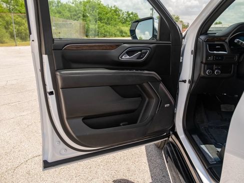 Used 2024 Chevrolet Tahoe Premier RWD image 11